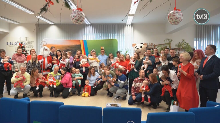 Szczytna tradycyjnie powitała najmłodszych mieszkańców