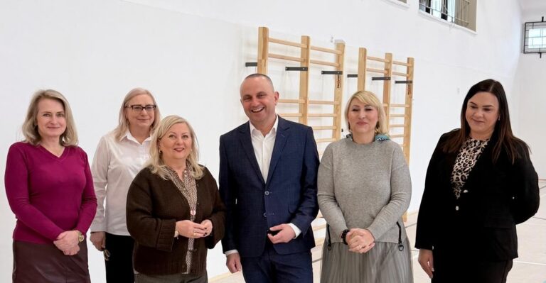 Sala gimnastyczna w Kłodzkiej Szkole Przedsiębiorczości po remoncie. Inwestycja za 693 tys. zł po zniszczeniach powodziowych