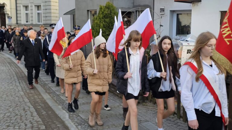 Bardo: 86. rocznica pierwszej masowej deportacji Polaków na Sybir. Marsz Milczenia, odznaczenia i poruszająca uroczystość