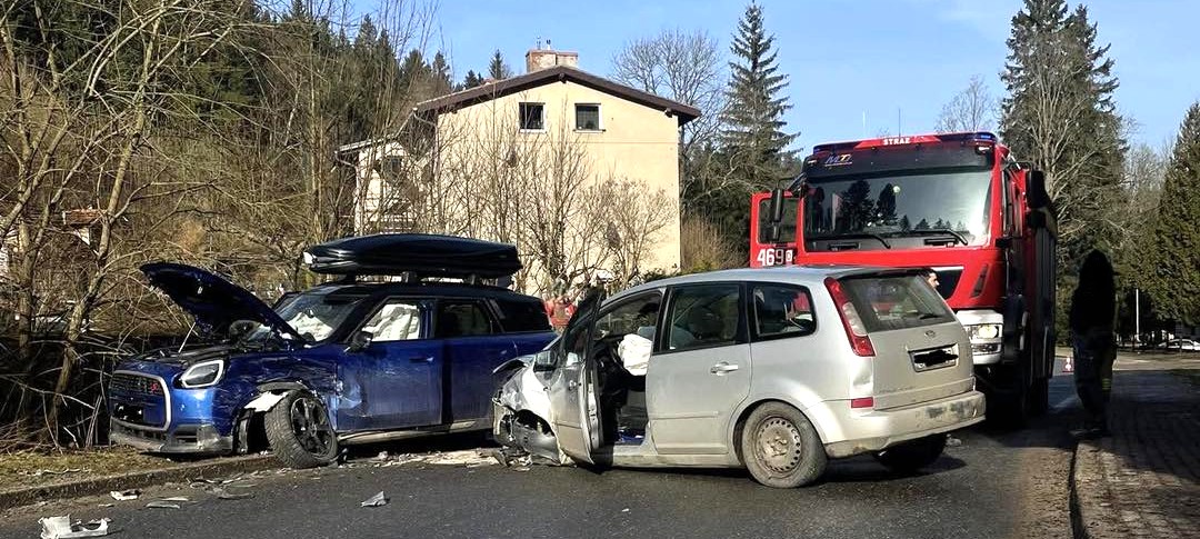 Wypadek na ul. Wojska Polskiego w Dusznikach-Zdroju. Jedna osoba trafiła do szpitala