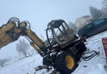 Pożar koparki w Zieleńcu. Maszyna spłonęła na parkingu, straty sięgają 130 tys. złotych