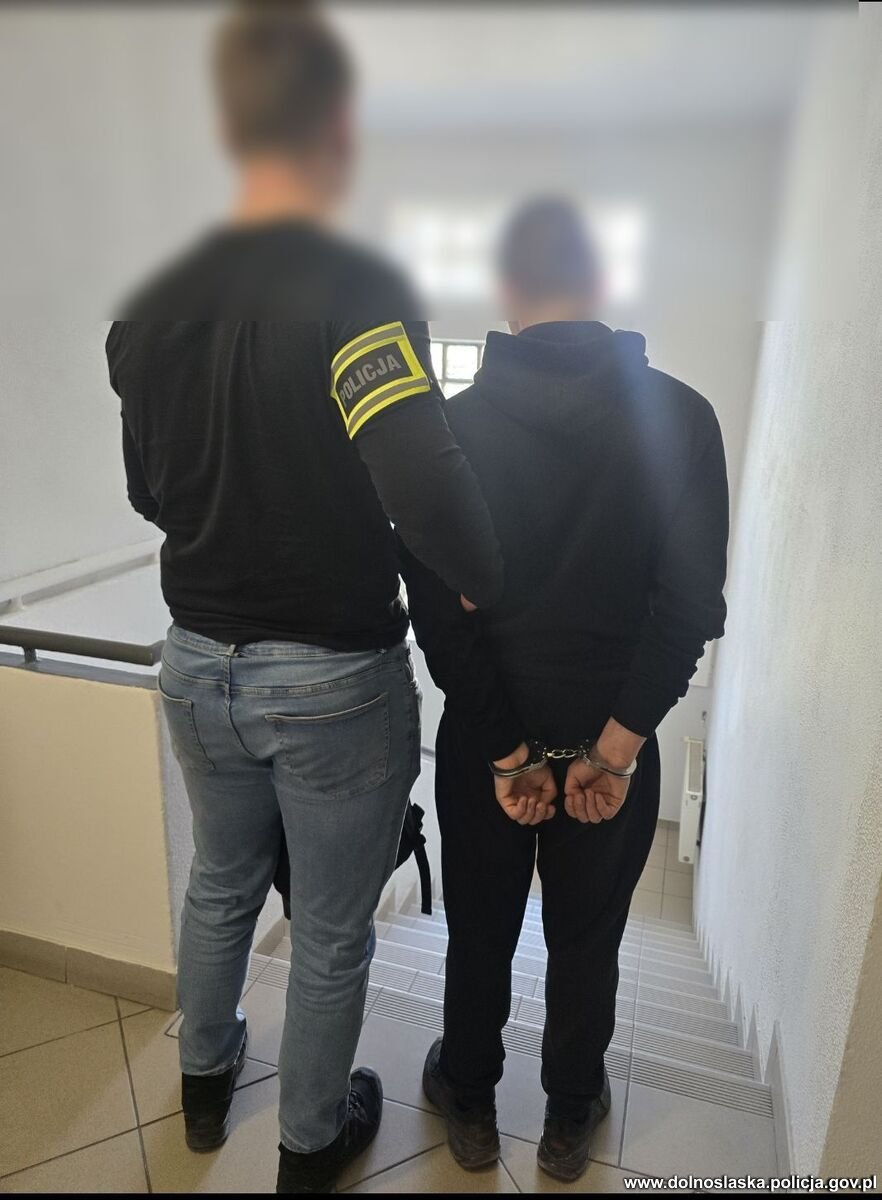 17-latek zniszczył elewację przedszkola w Kłodzku. Powodem było rozstanie z dziewczyną