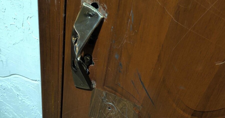 Kłodzko: chciały się zemścić, ale pomyliły mieszkania. Usłyszały zarzuty i muszą naprawić szkody