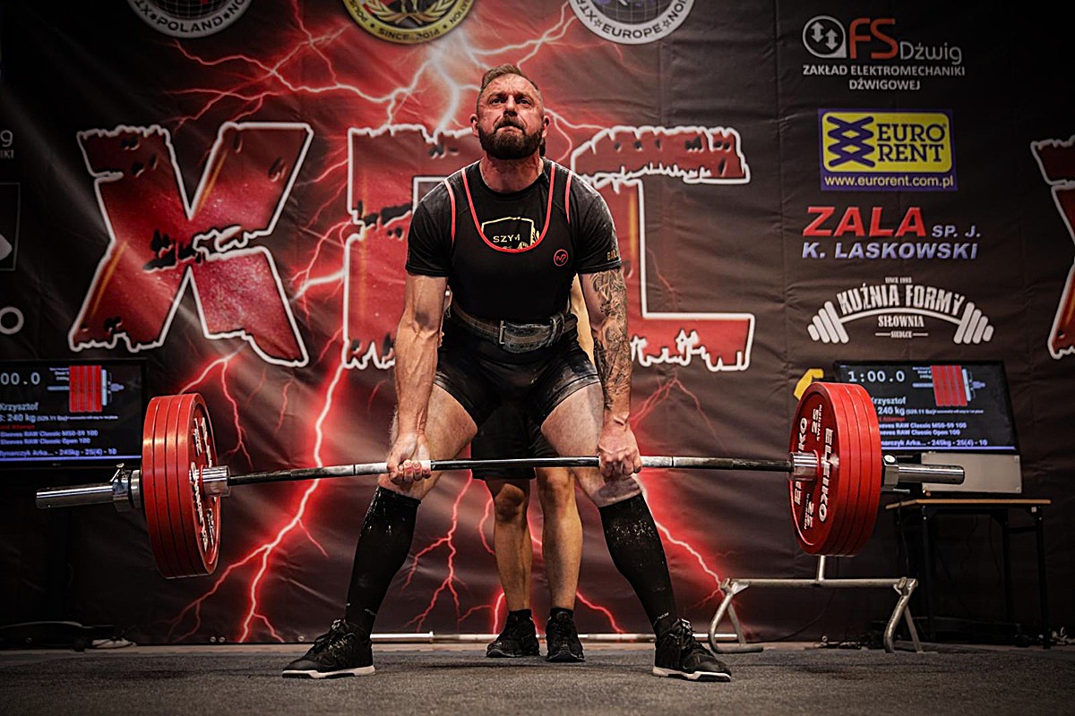 Złote medale i 18 rekordów! Komendant z Kudowy-Zdroju mistrzem Europy w trójboju siłowym