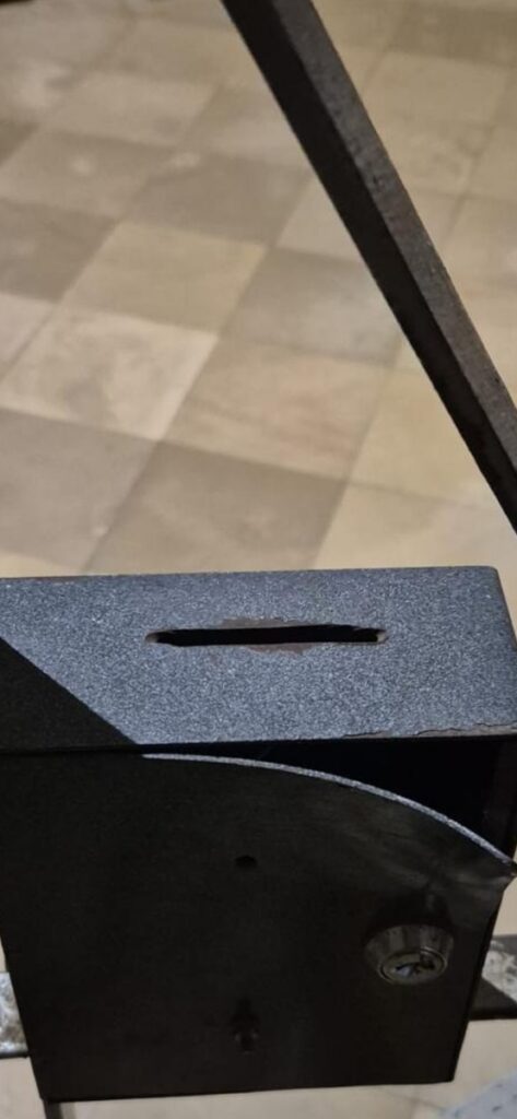 Próba włamania do kościelnej skarbony w Dusznikach-Zdroju i atak na policjantów. 26-latkowi grozi do 10 lat więzienia