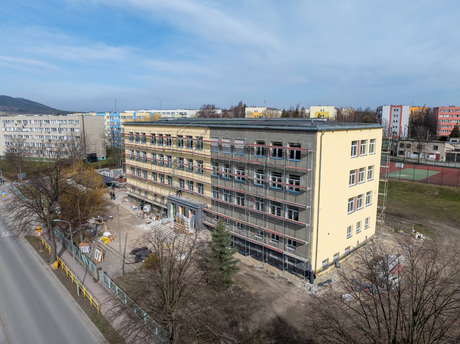 Trwa termomodernizacja Szkoły Podstawowej nr 2 w Bystrzycy Kłodzkiej