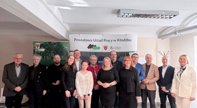 Nowa Powiatowa Rada Rynku Pracy w Kłodzku. Wręczono nominacje na kadencję 2026-2030