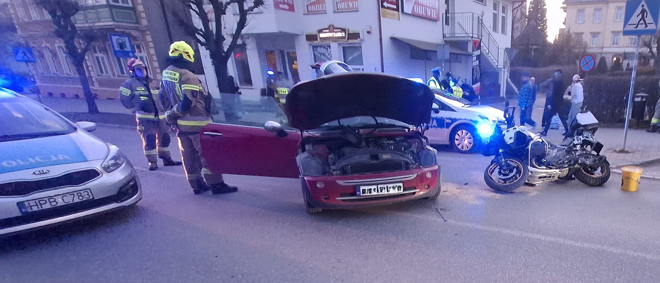 Zderzenie osobówki z motocyklem w Kudowie-Zdroju