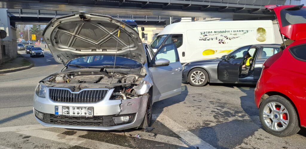Zderzenie na skrzyżowaniu ulic Kościuszki i Połabskiej w Kłodzku