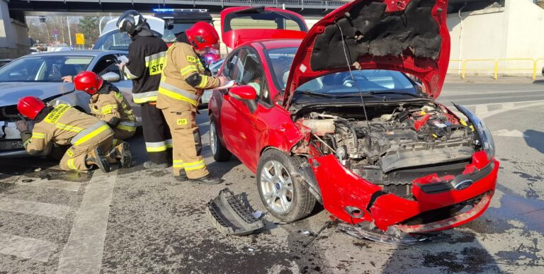 Zderzenie na skrzyżowaniu ulic Kościuszki i Połabskiej w Kłodzku