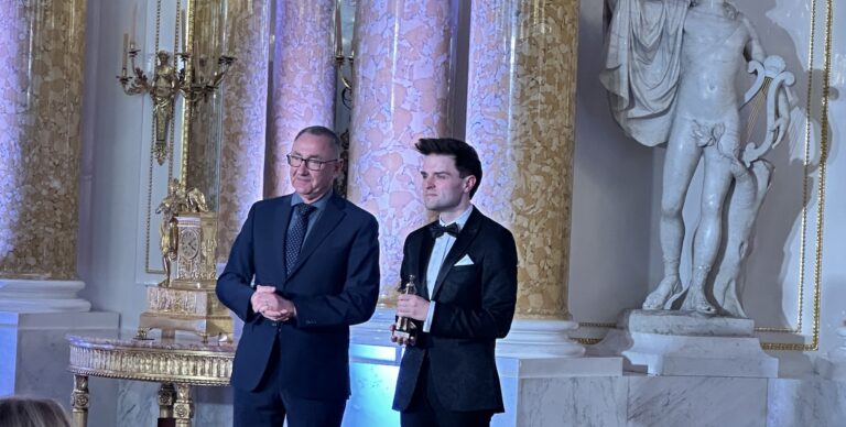 Mateusz Wiżbicki z Noworudzkiej Szkoły Technicznej z tytułem najlepszego nauczyciela na Dolnym Śląsku