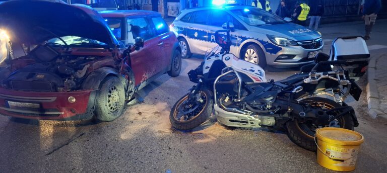 Zderzenie osobówki z motocyklem w Kudowie-Zdroju