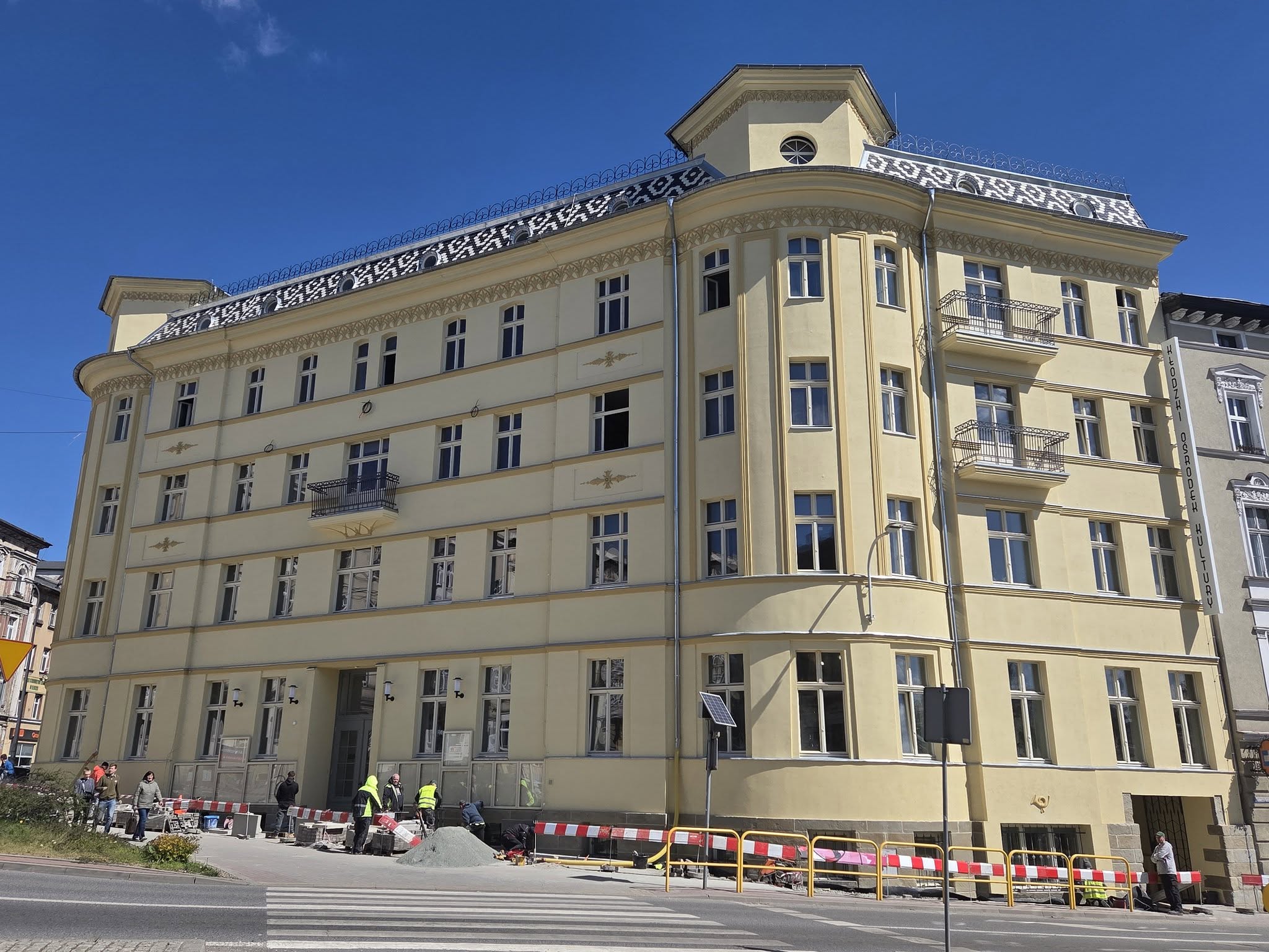 Dyrektor KOK odpowiada na krytykę. Bezpieczeństwo budynku ważniejsze niż gwiazdy na Dniach Kłodzka