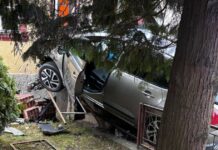 Wypadek w Kudowie-Zdroju. Auto uderzyło w budynek