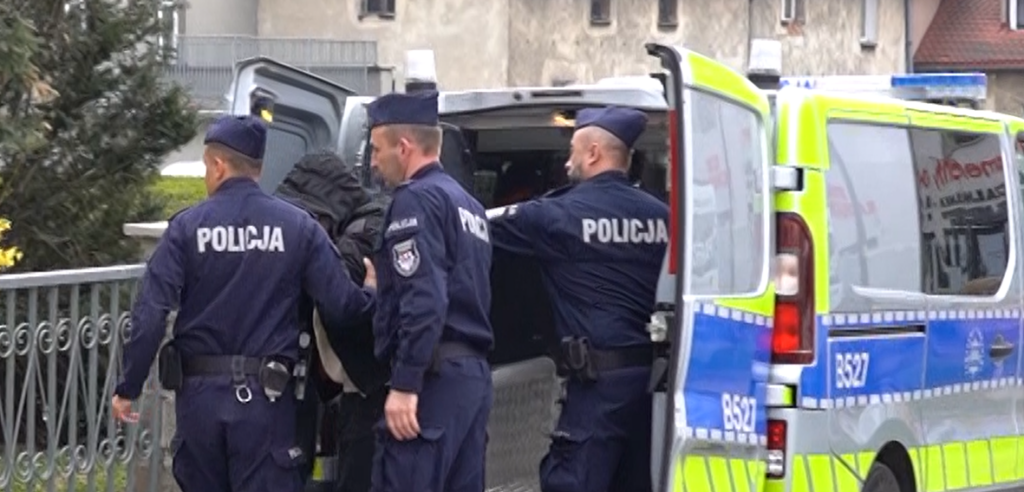 Zarzut zabójstwa po śmiertelnej strzelaninie w Bystrzycy Kłodzkiej. Instruktor strzelectwa twierdzi, iż działał w obronie koniecznej