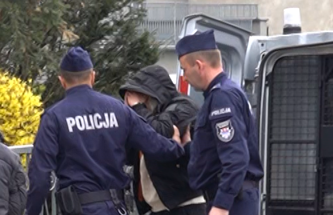 Zarzut zabójstwa po śmiertelnej strzelaninie w Bystrzycy Kłodzkiej. Instruktor strzelectwa twierdzi, iż działał w obronie koniecznej