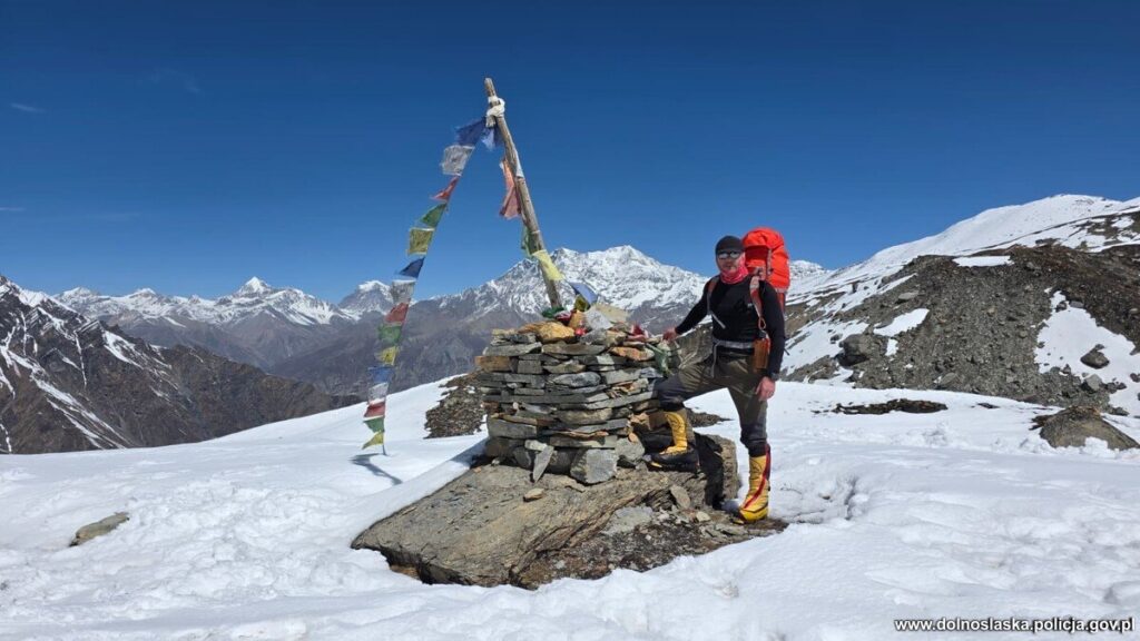 Służba i pasja na wysokości. Kłodzki policjant pokazał czym jest odpowiedzialność