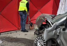 Tragiczny wypadek w Ząbkowicach Śląskich. Auto uderzyło w budynek, nie żyje 73-letnia kobieta