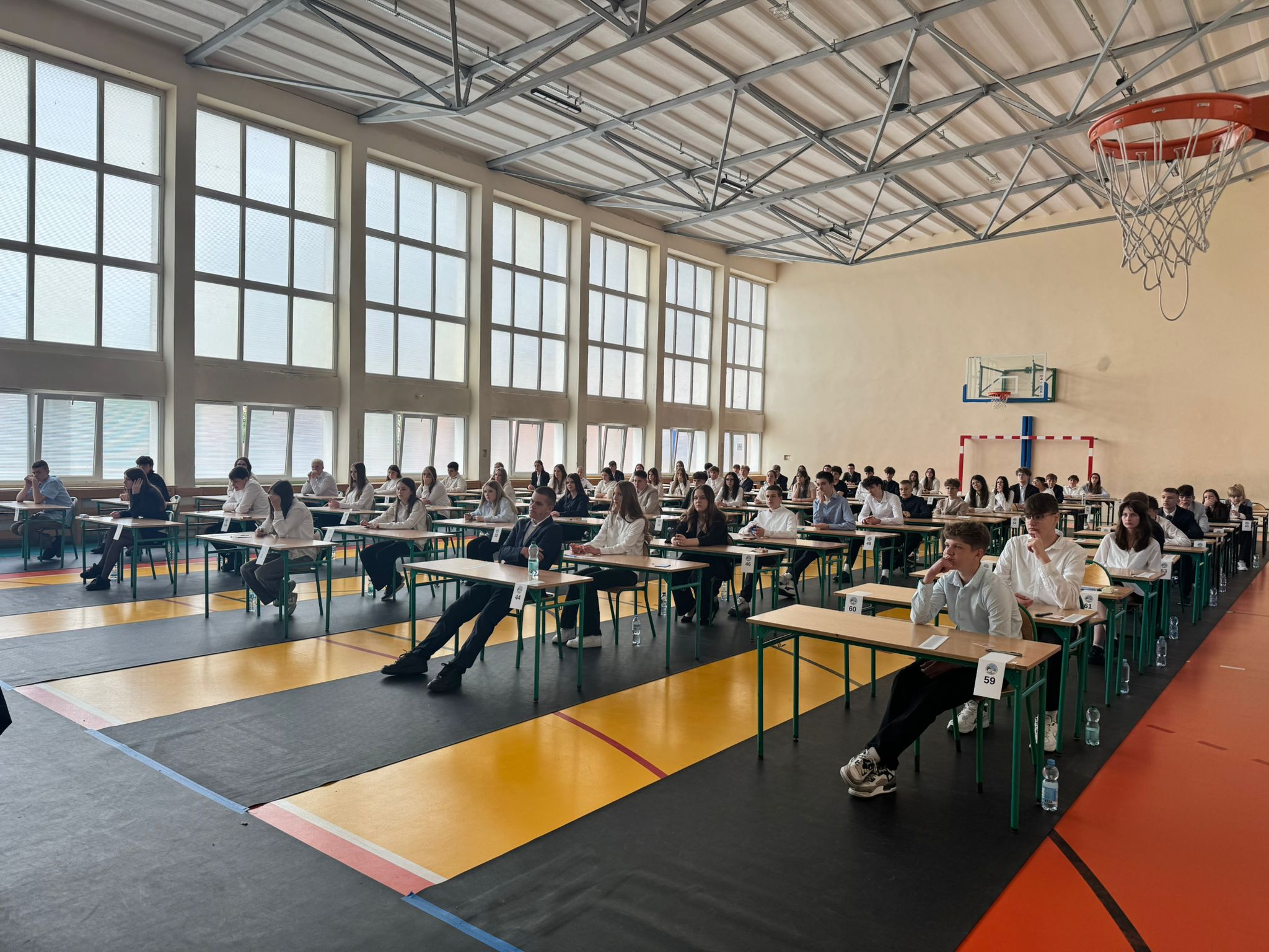 Egzamin ósmoklasisty 2026 rozpoczęty. Trzy dni sprawdzianu dla tysięcy uczniów