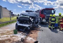 Zderzenie dwóch busów na DK-8 w Kłodzku. Droga całkowicie zablokowana!