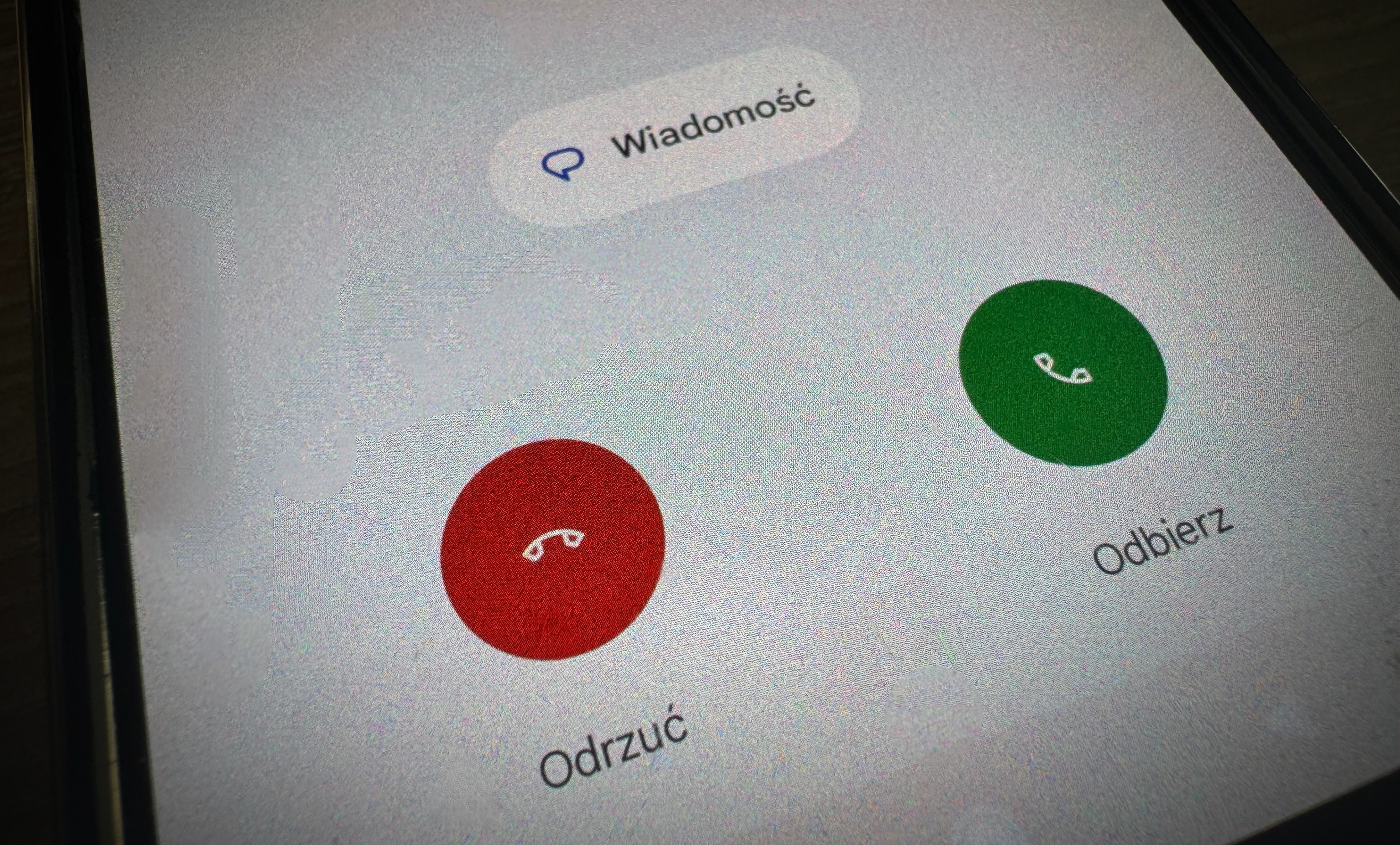 Stracił 50 tys. zł przez telefon! Oszust podszył się pod pracownika banku i okradł mieszkańca powiatu kłodzkiego