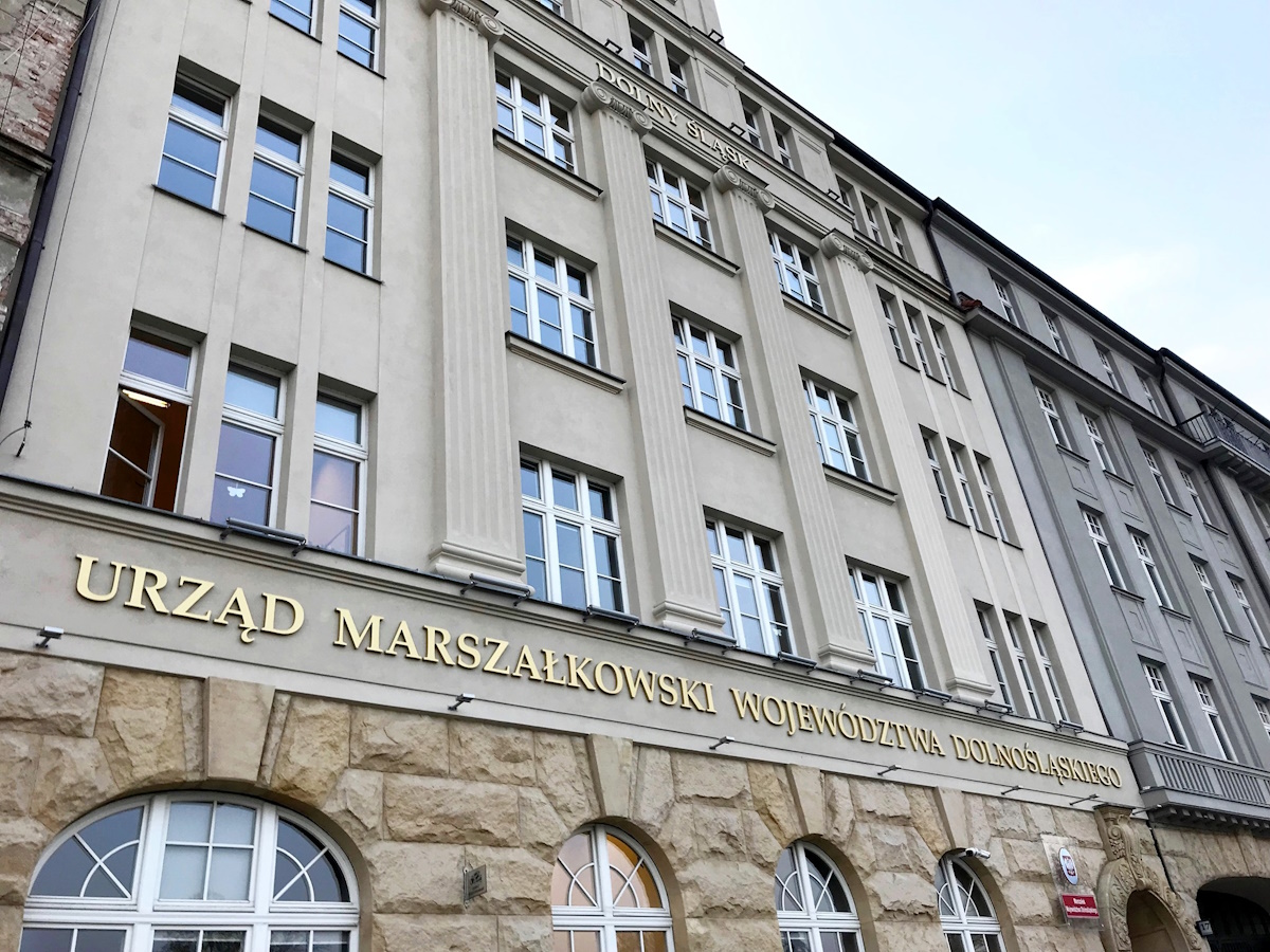Absolutorium bez głosowania. KO przerwała sesję sejmiku walcząc o trzecie miejsce w zarządzie