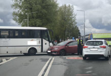 Wypadek autobusu i osobówki na skrzyżowaniu Korytowskiej, Zajęczej i Objazdowej