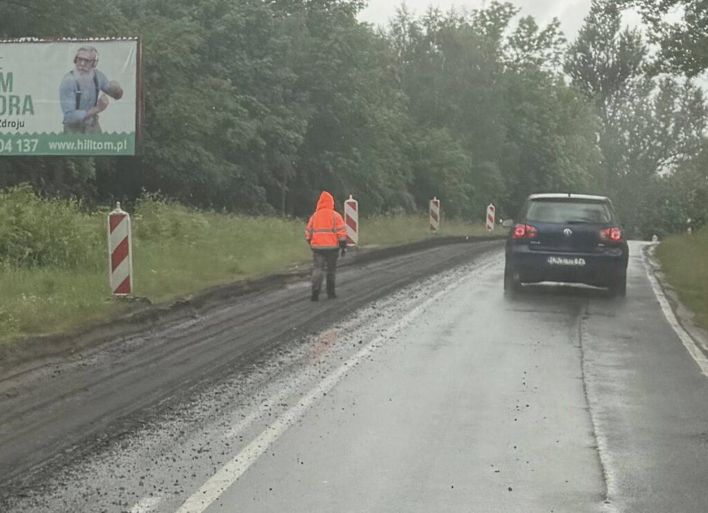 Utrudnienia na trasie Kłodzko – Lądek-Zdrój – Stronie Śląskie. Kierowcy muszą liczyć się z opóźnieniami