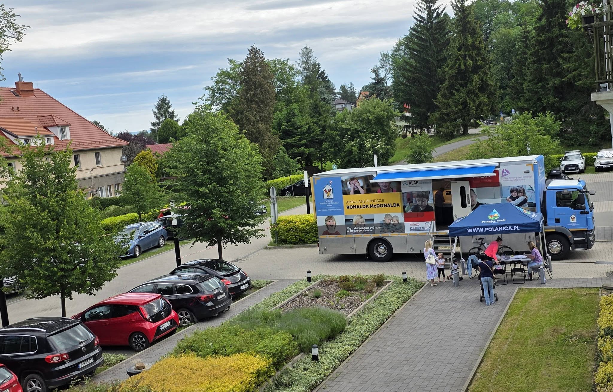 Mobilna Klinika Fundacji Ronalda McDonalda w Polanicy-Zdroju. Przebadano blisko 70 dzieci