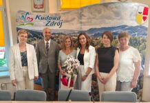 Kudowa-Zdrój: Burmistrz z wotum zaufania. Po 32 latach pracy na emeryturę odchodzi Bernadeta Stasiak