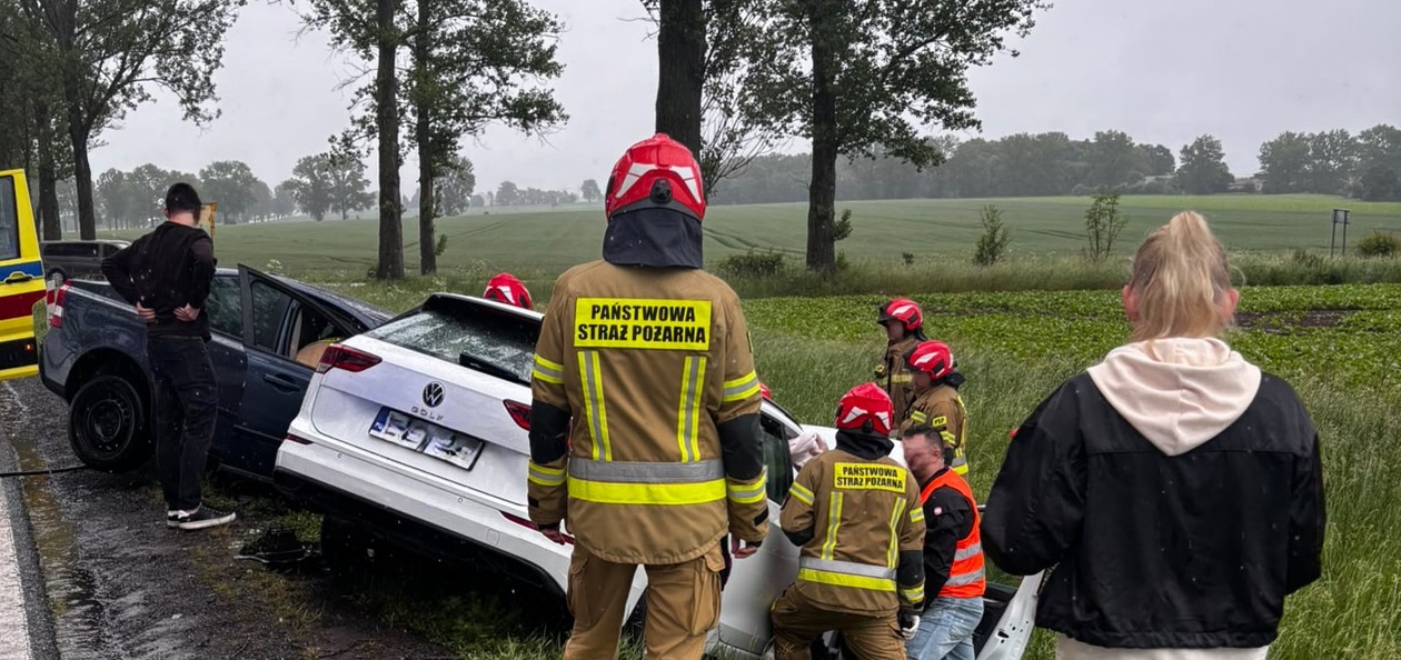 Czołowe zderzenie na DK-8 między Kłodzkiem a Szalejowem Górnym