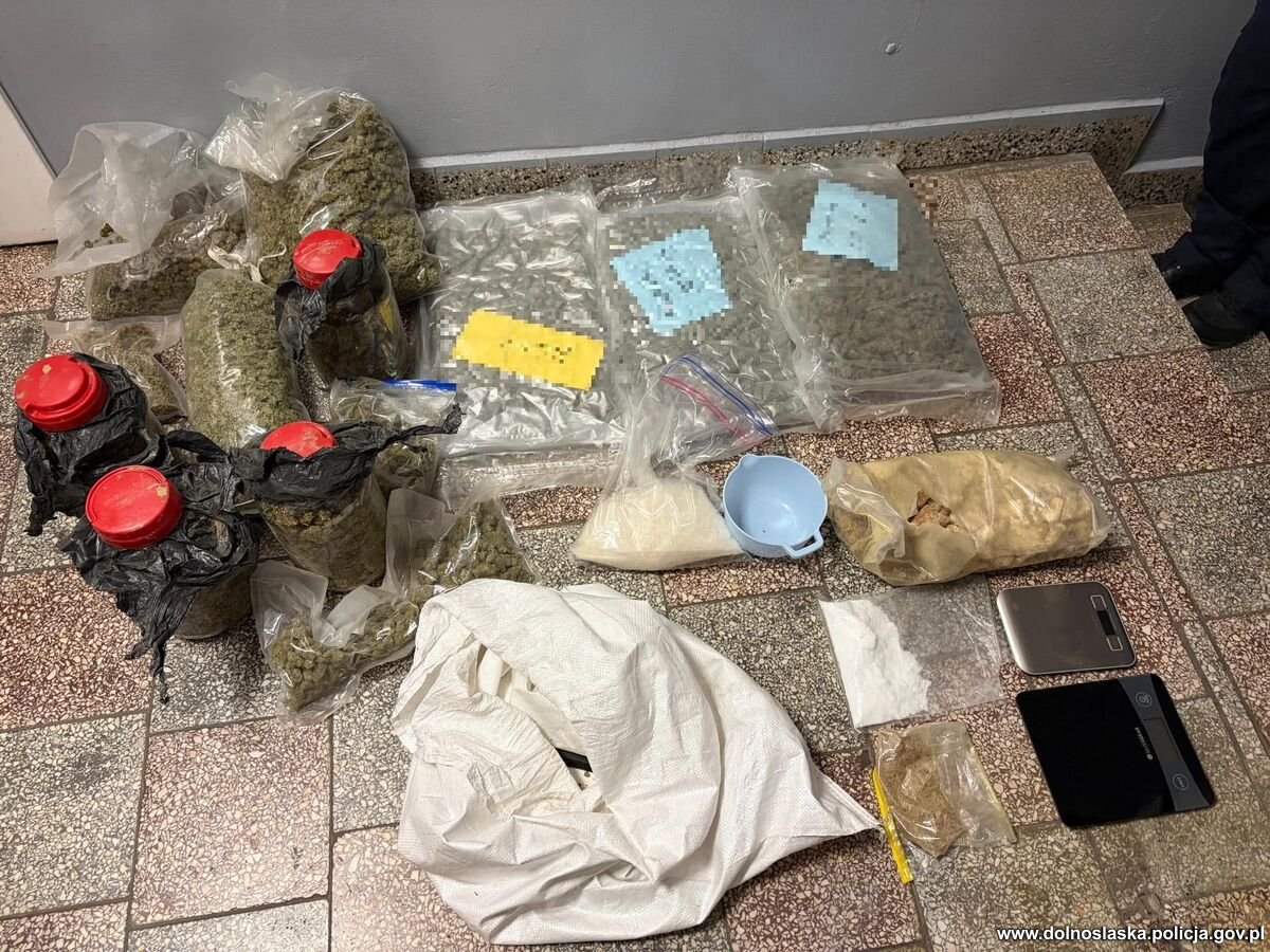 Kłodzko: Policjanci zabezpieczyli 14 kilogramów narkotyków. 28-latek trafił do aresztu