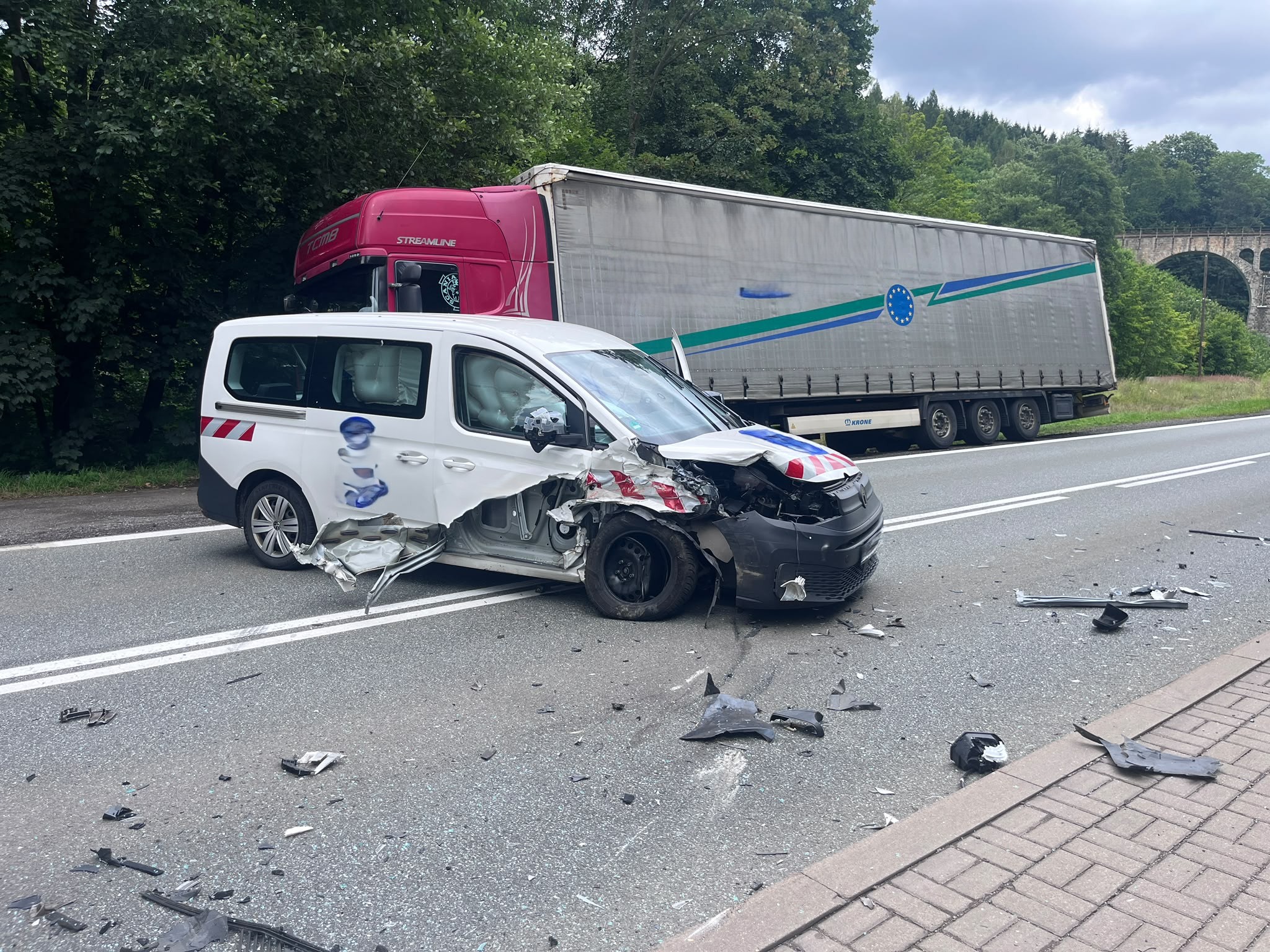 Wypadek na DK-8 w Lewinie Kłodzkim. Droga zablokowana!