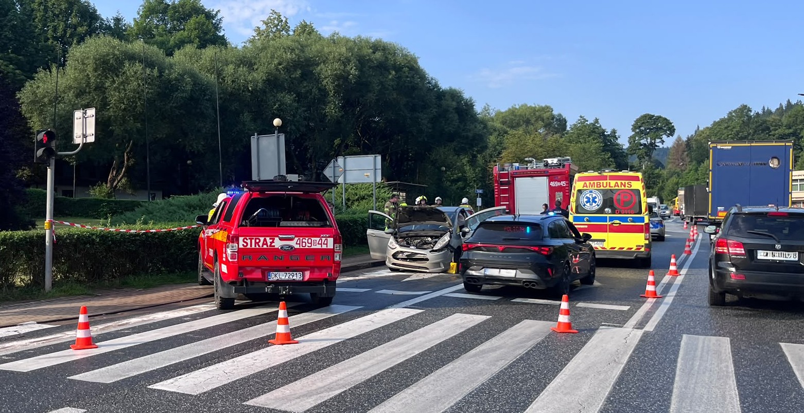 Zderzenie dwóch pojazdów na DK-8 w Dusznikach-Zdroju