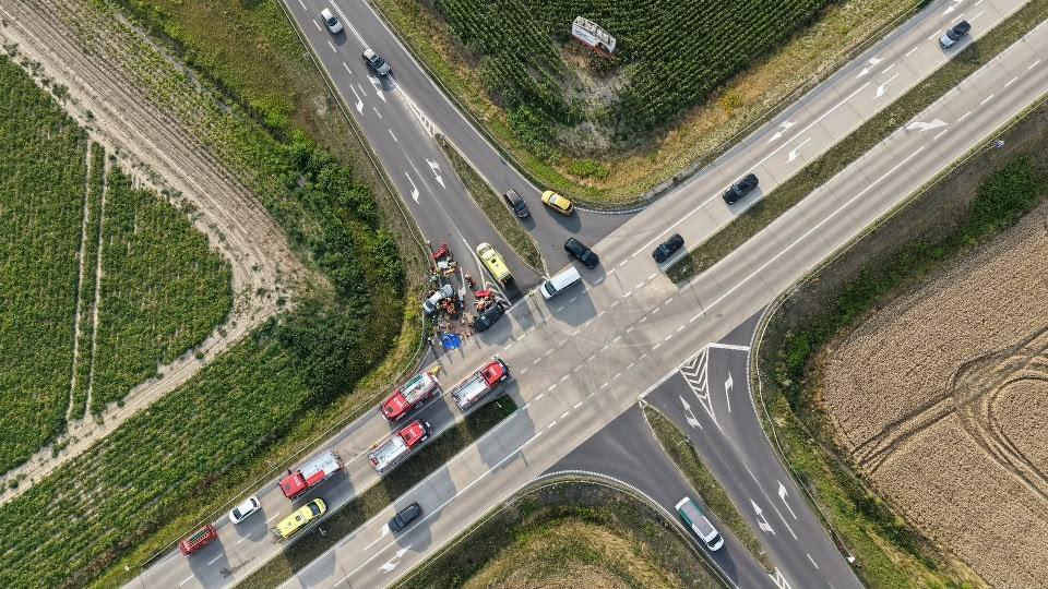 Świdnica. Pięć osób rannych w poważnym zderzeniu na łączniku autostradowym